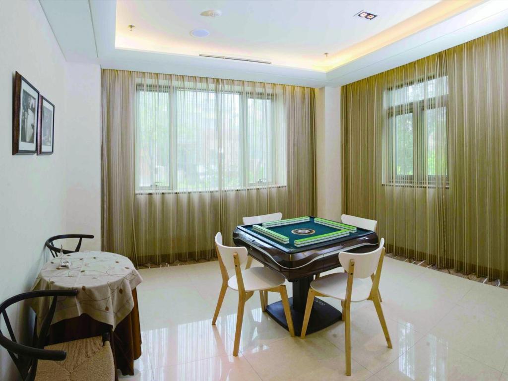 Days Inn Business Place Longwan Beijing Exterior photo