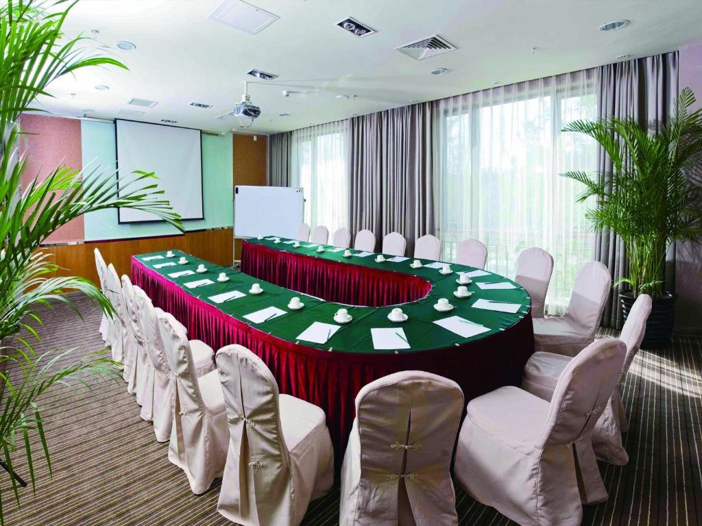 Days Inn Business Place Longwan Beijing Exterior photo
